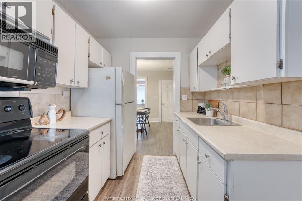 1422 WYANDOTTE STREET West - 17