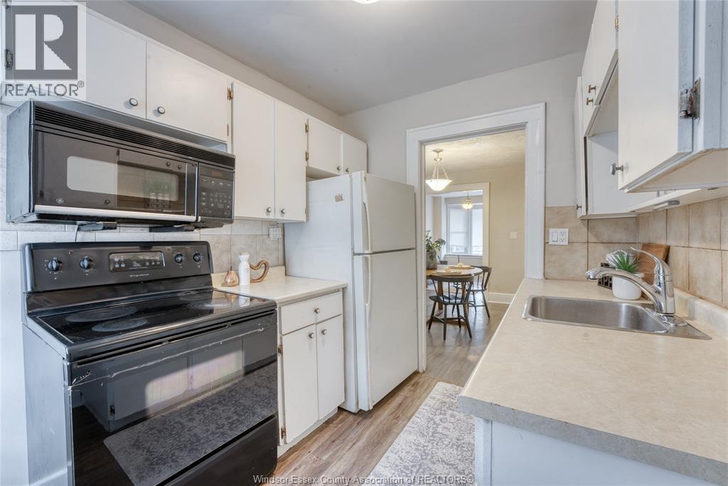 1422 WYANDOTTE STREET West - 18