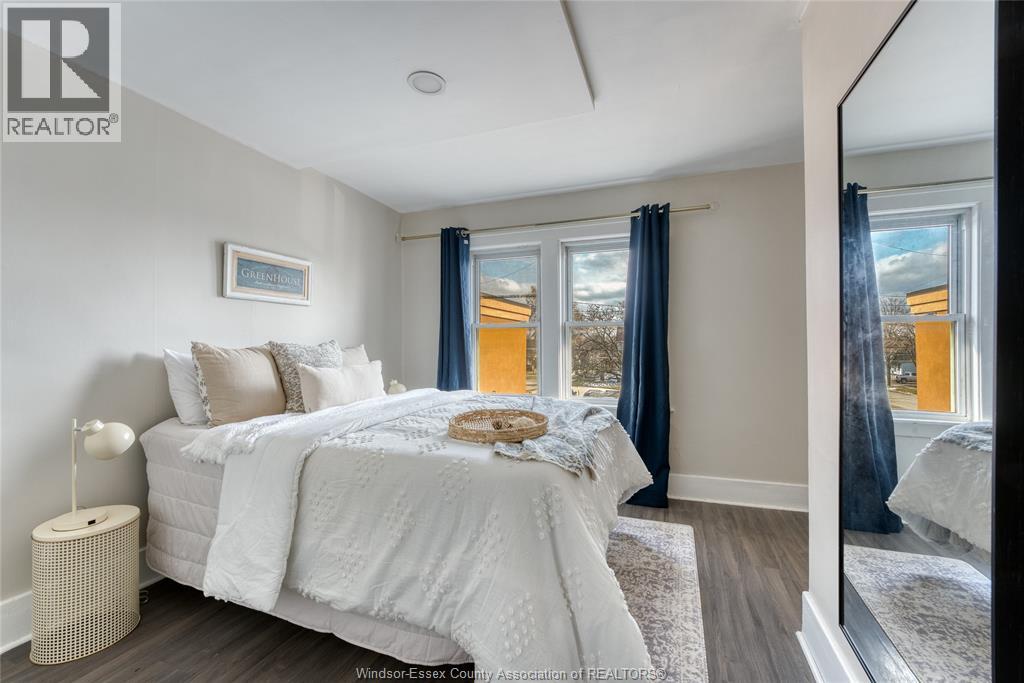 1422 WYANDOTTE STREET West - 22