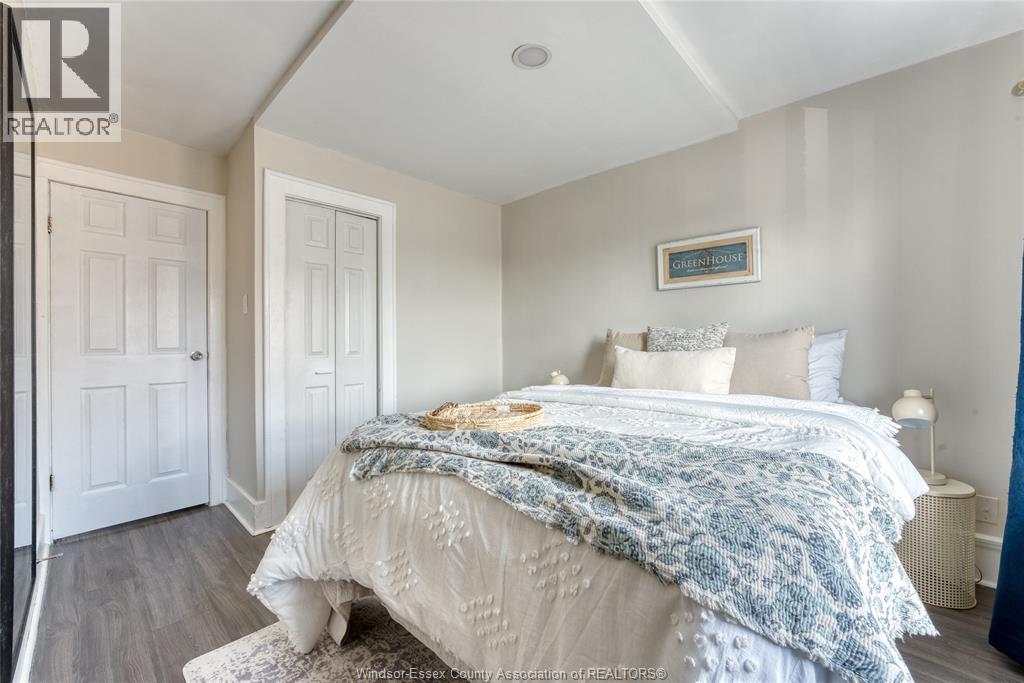 1422 WYANDOTTE STREET West - 24