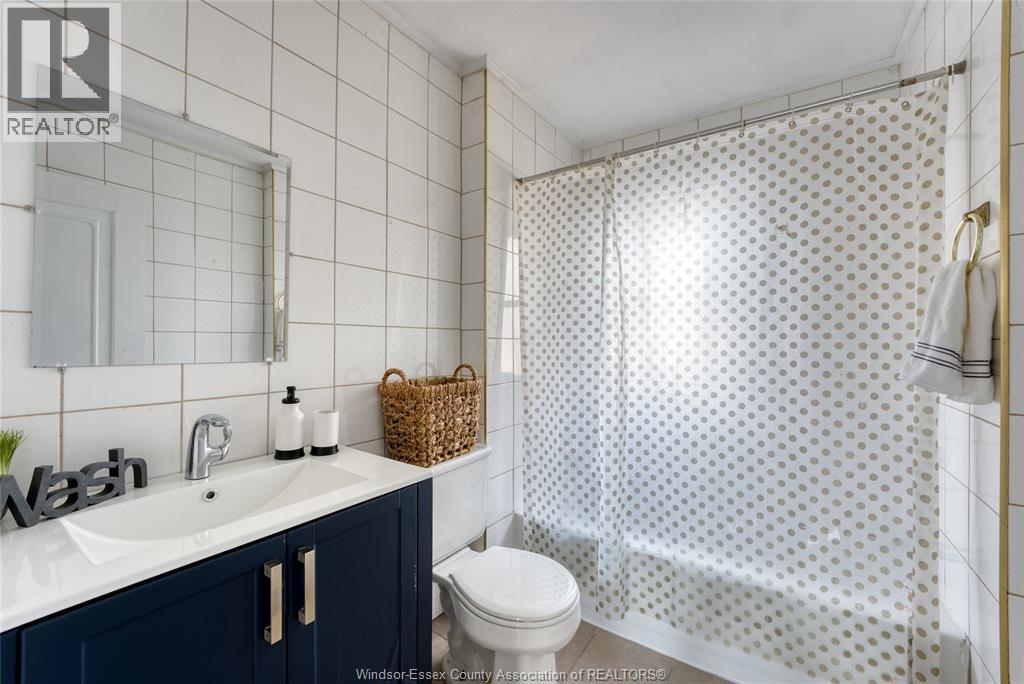 1422 WYANDOTTE STREET West - 25