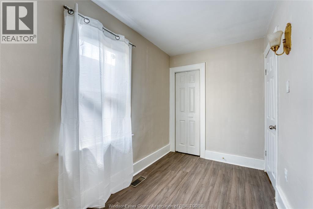 1422 WYANDOTTE STREET West - 27