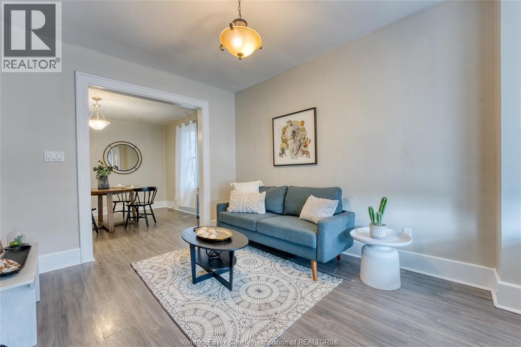 1422 WYANDOTTE STREET West - 4