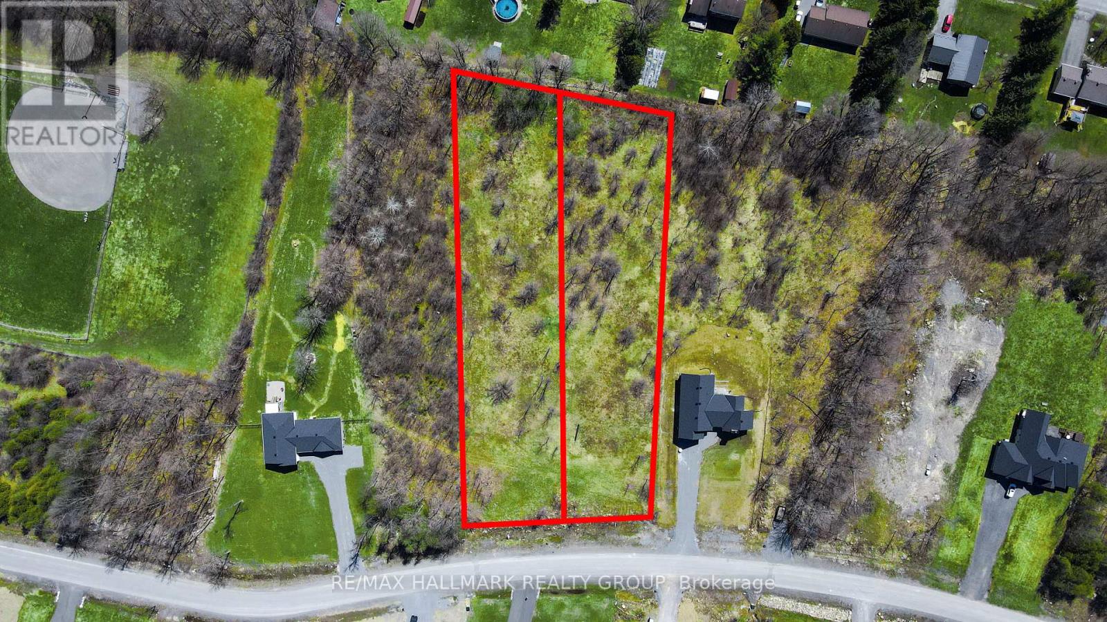 Possibility to buy the lot next door.
