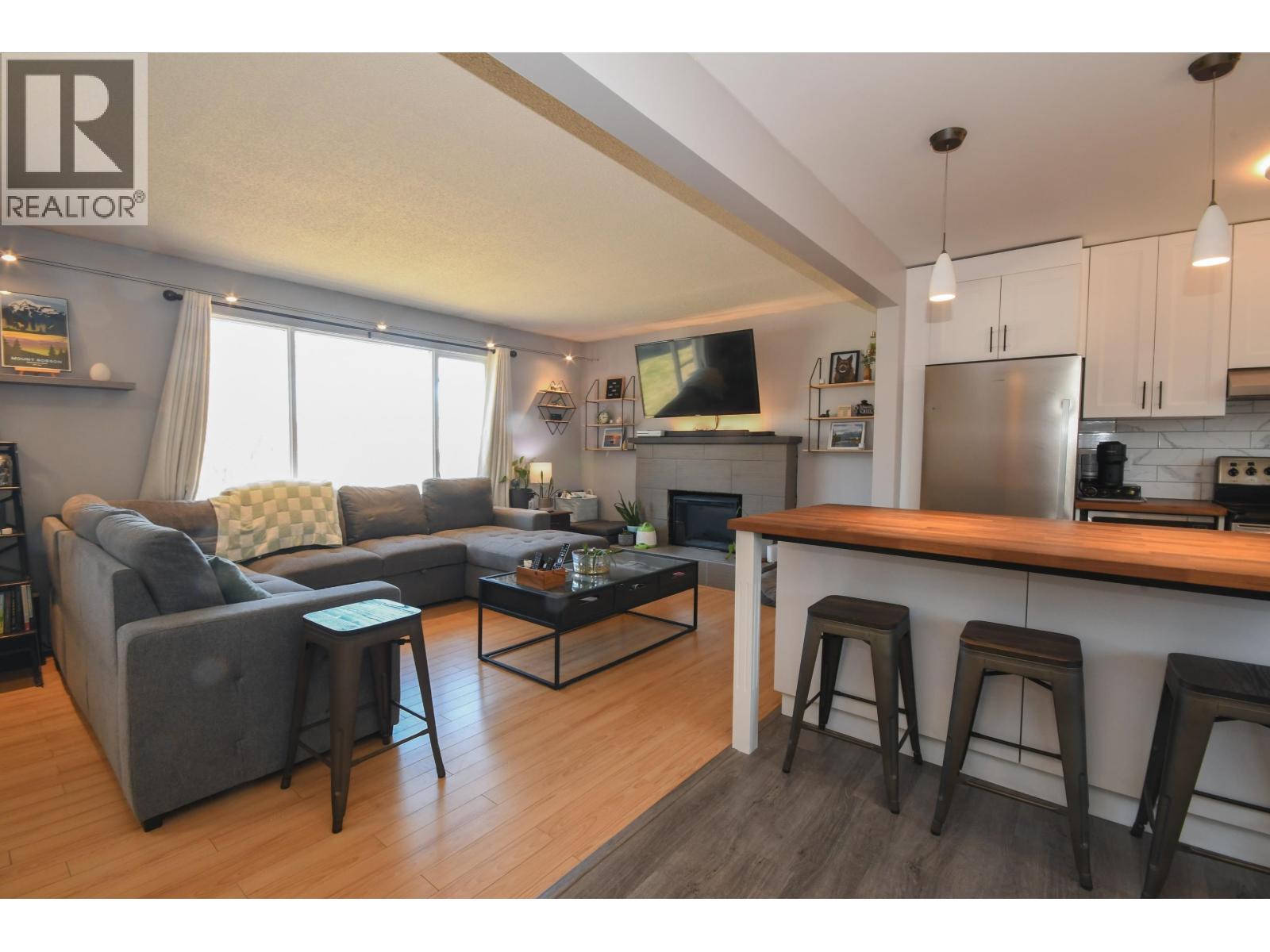 6033 SELKIRK CRESCENT - 13