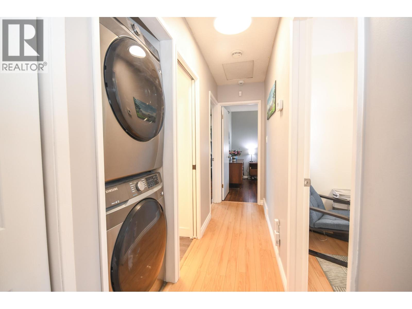 6033 SELKIRK CRESCENT - 18