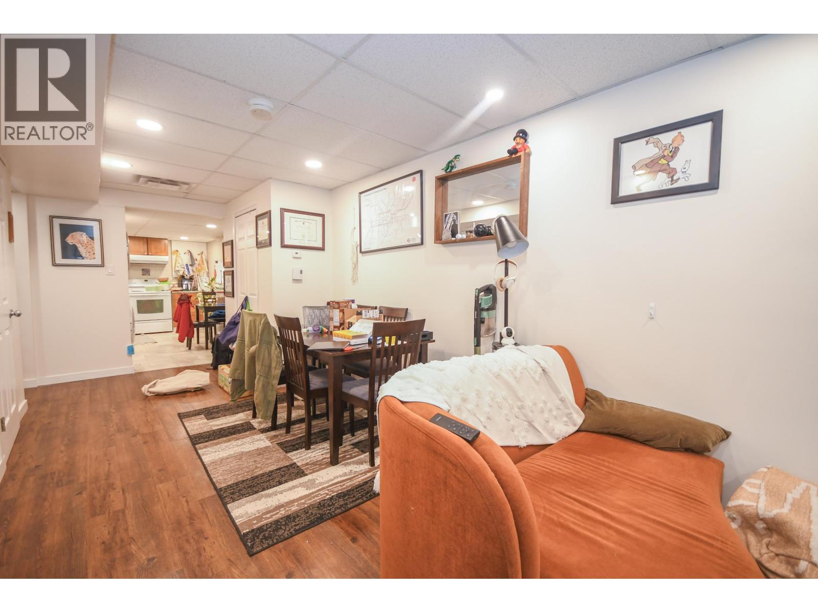 6033 SELKIRK CRESCENT - 30