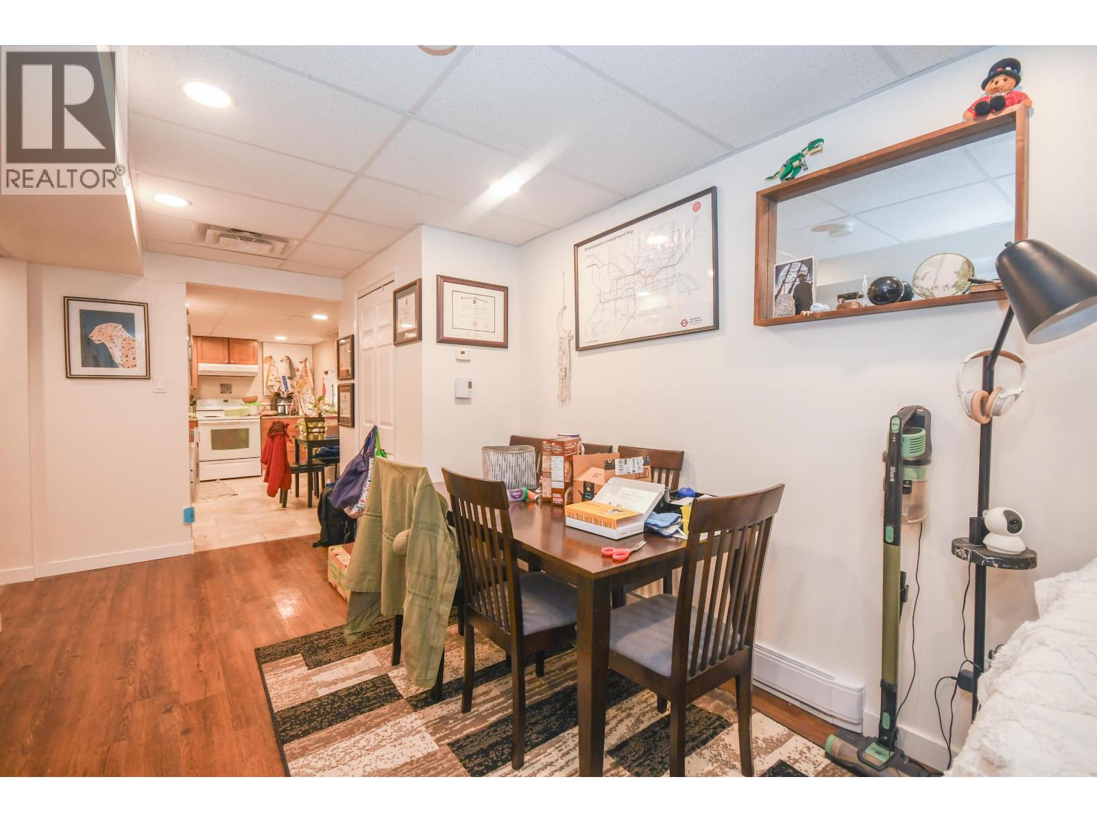 6033 SELKIRK CRESCENT - 24