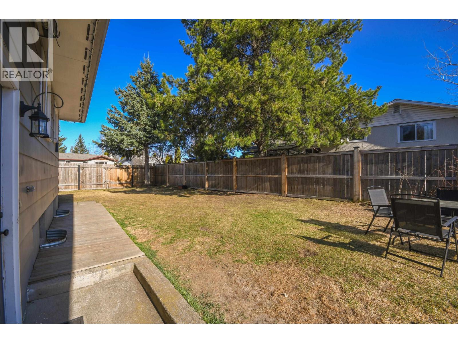 6033 SELKIRK CRESCENT - 35