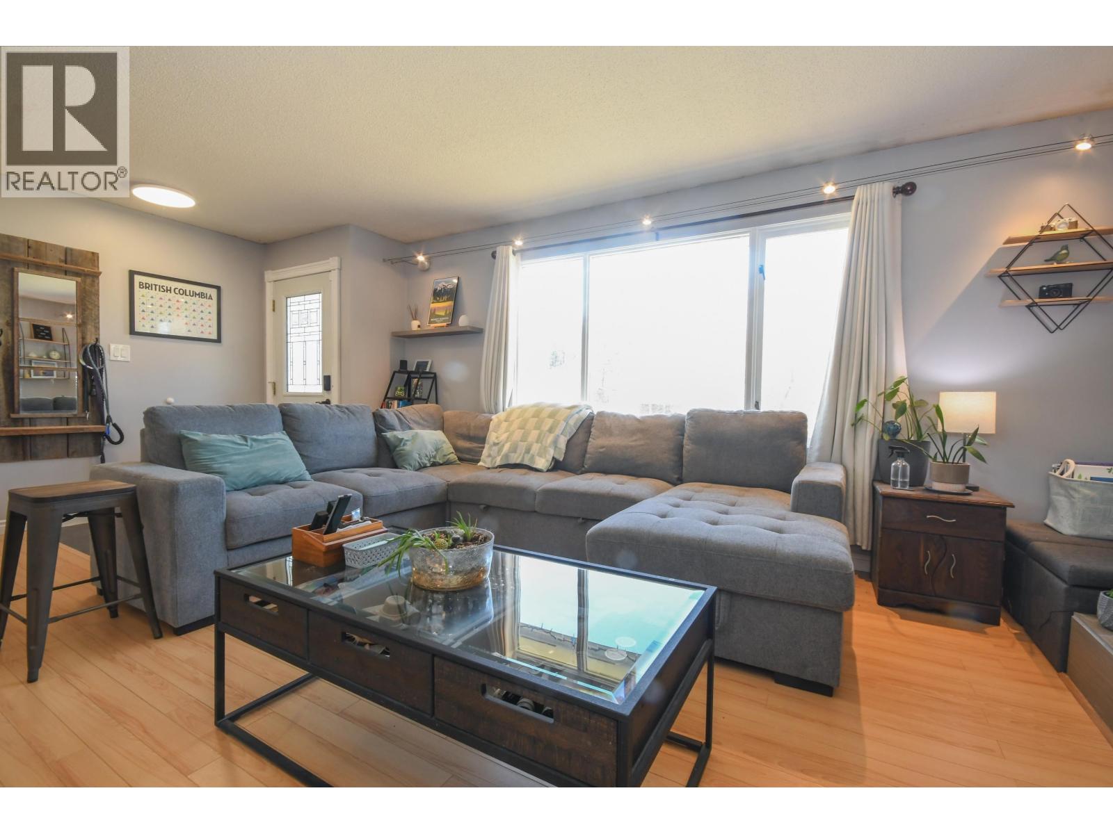 6033 SELKIRK CRESCENT - 15