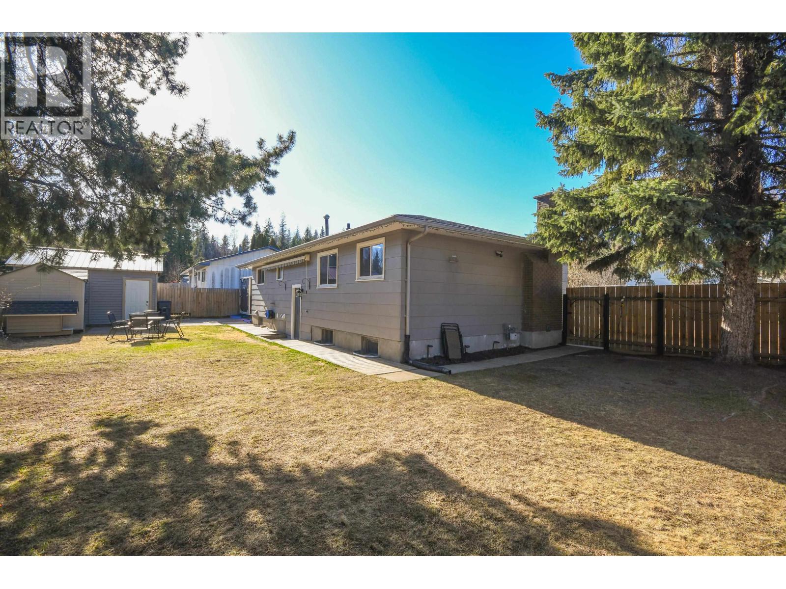 6033 SELKIRK CRESCENT - 32