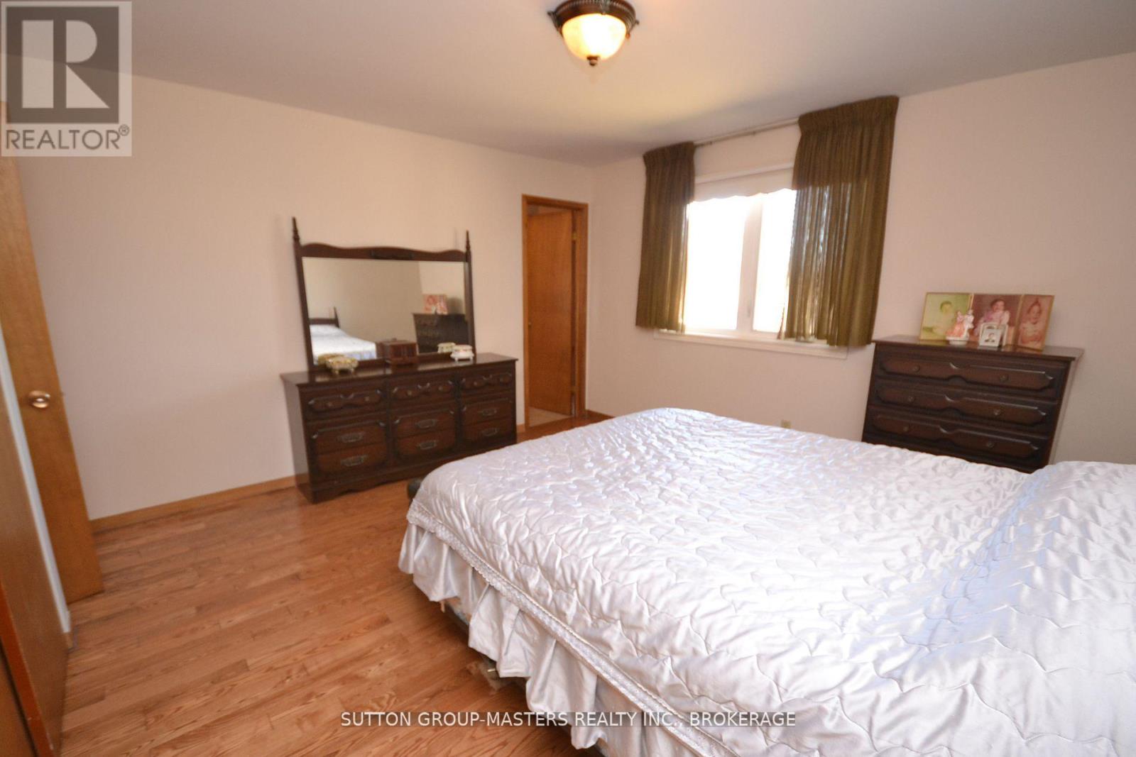 245 ARNOLD STREET - 18