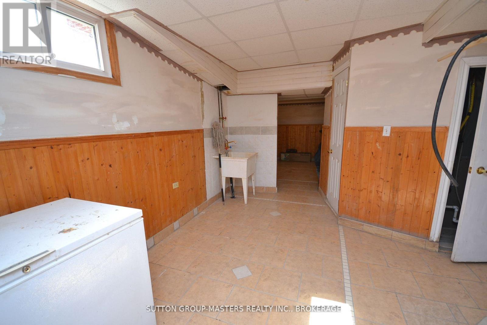 245 ARNOLD STREET - 23