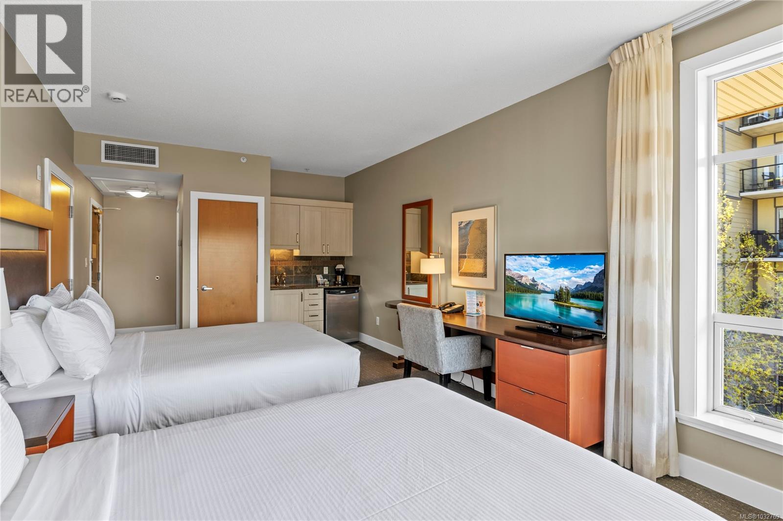 #329/330C 181 Beachside Dr - 33