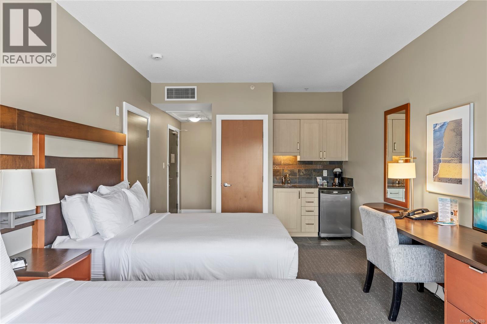 #329/330C 181 Beachside Dr - 34