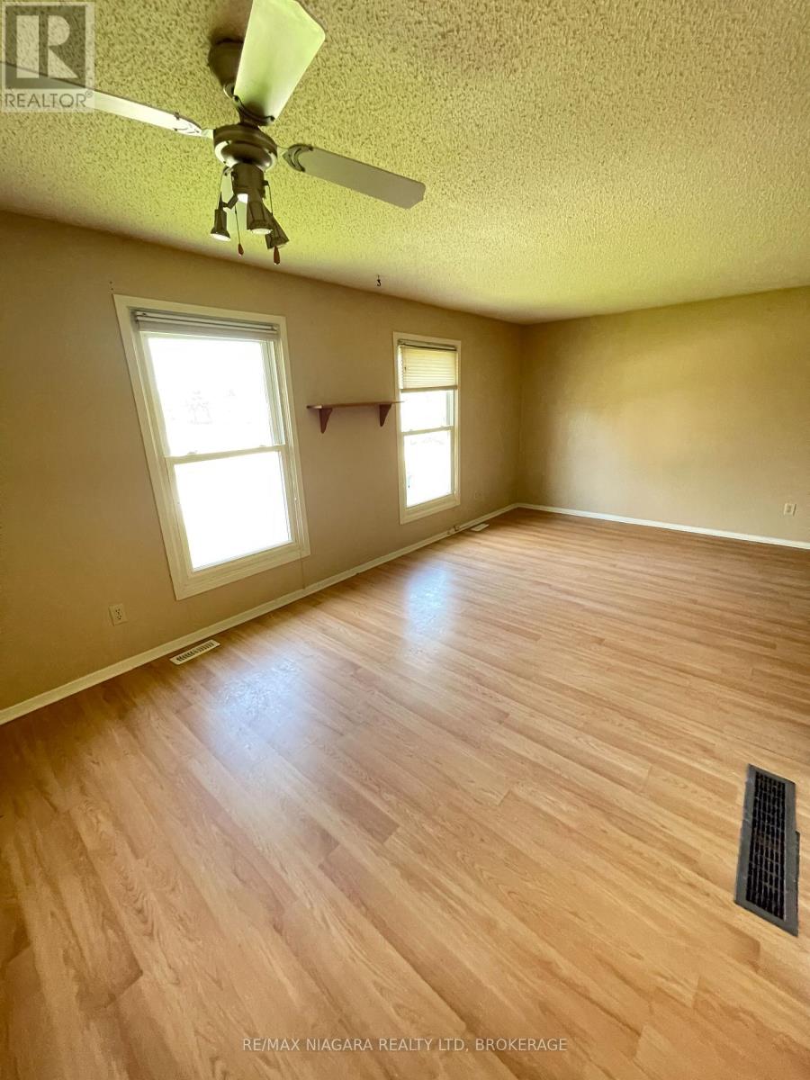 2 BALDWIN CRESCENT, Thorold (Confederation Heights), Ontario, L2V4H5 — Photo 5