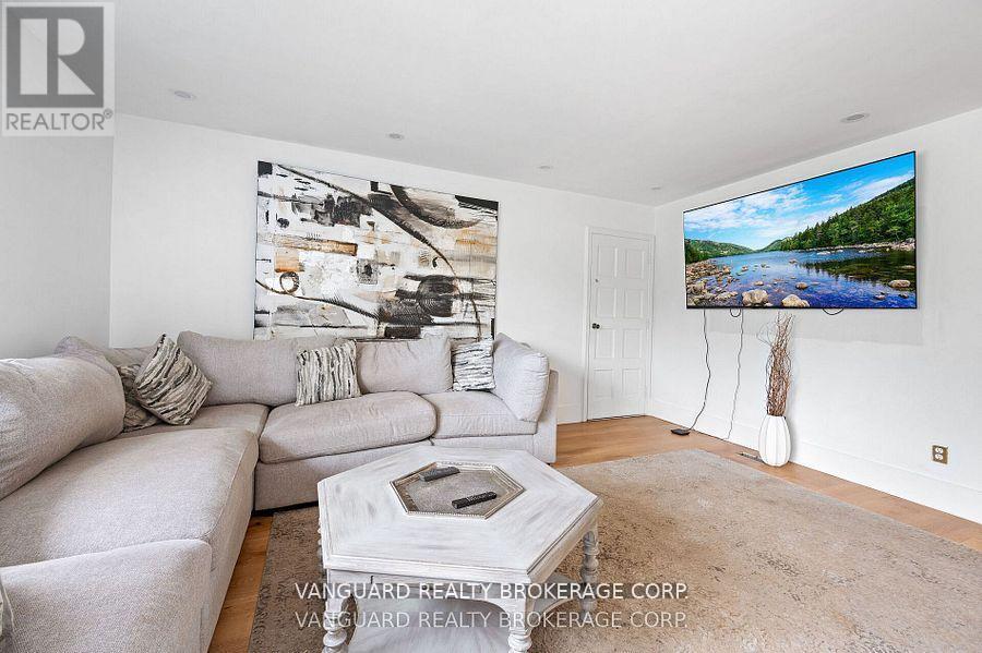 80 KLEINS CRESCENT — photo 21