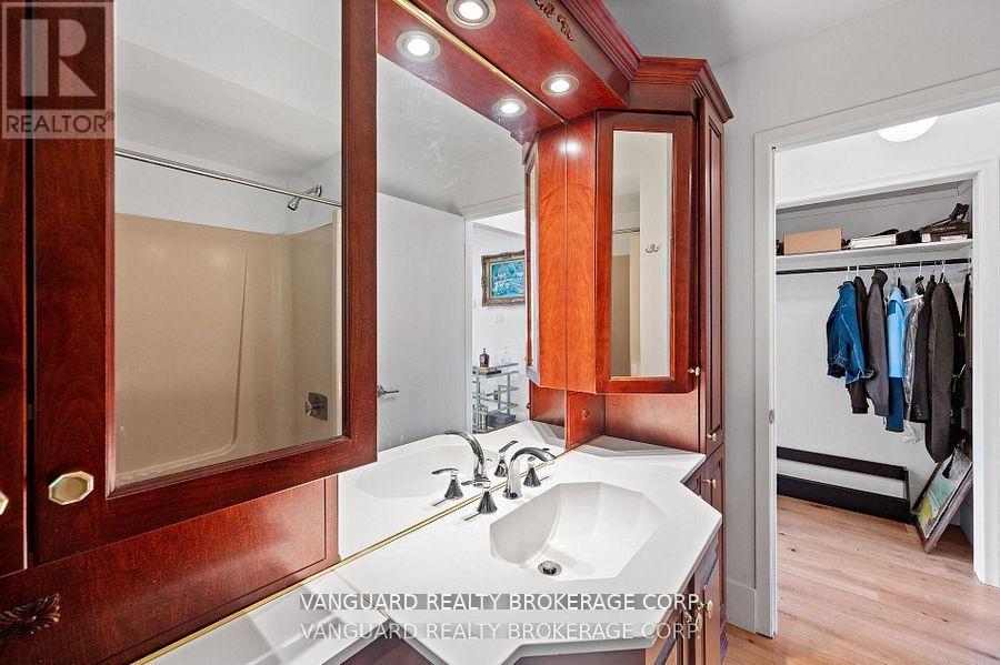 80 KLEINS CRESCENT — photo 33