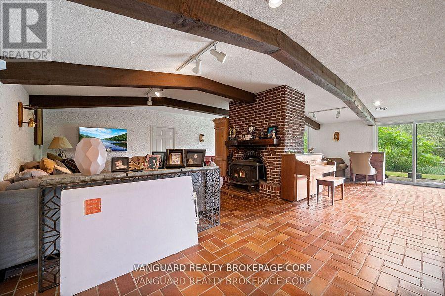 80 KLEINS CRESCENT — photo 46