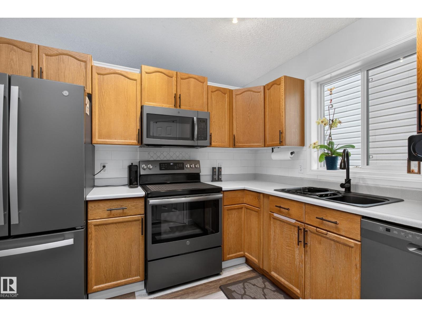 9119 166 AV NW, Edmonton