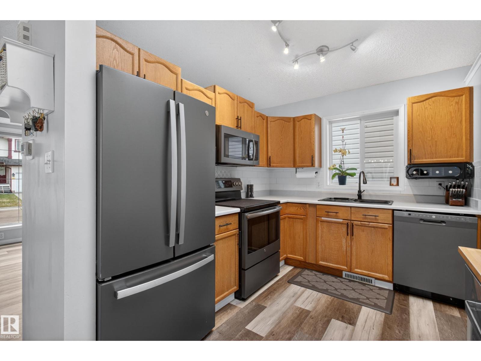 9119 166 AV NW, Edmonton