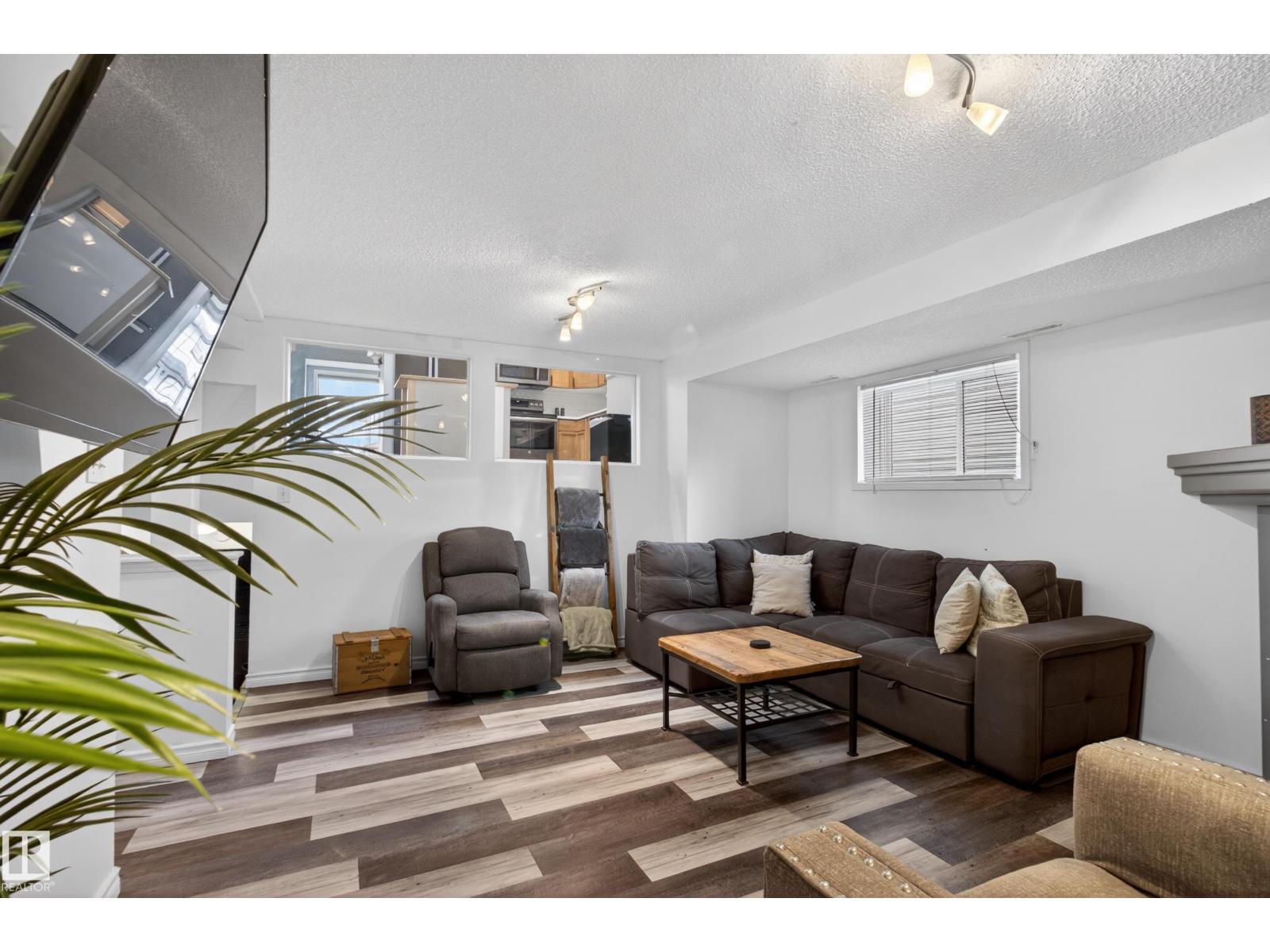 9119 166 AV NW, Edmonton