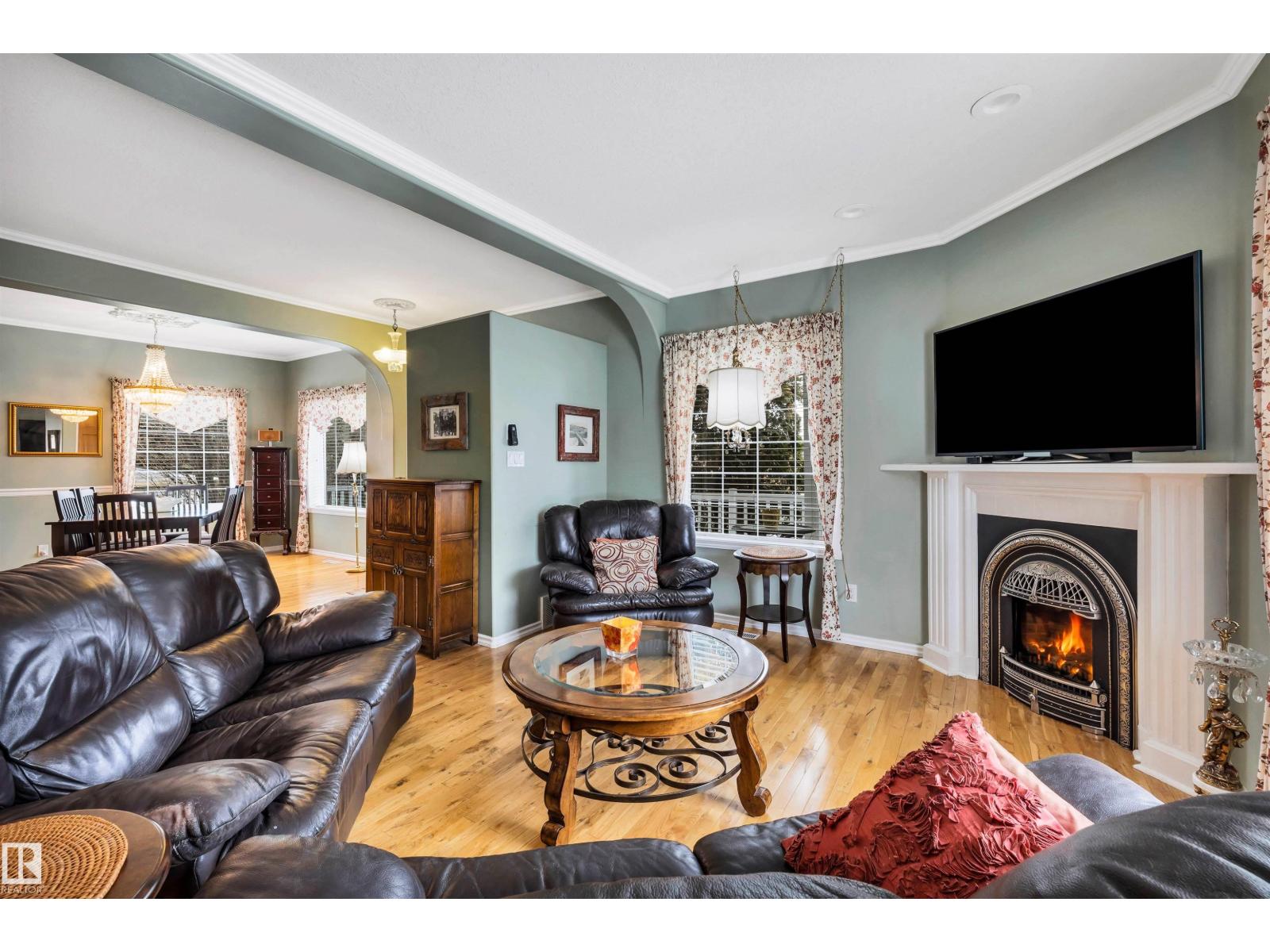 11 MADISON AV, St. Albert