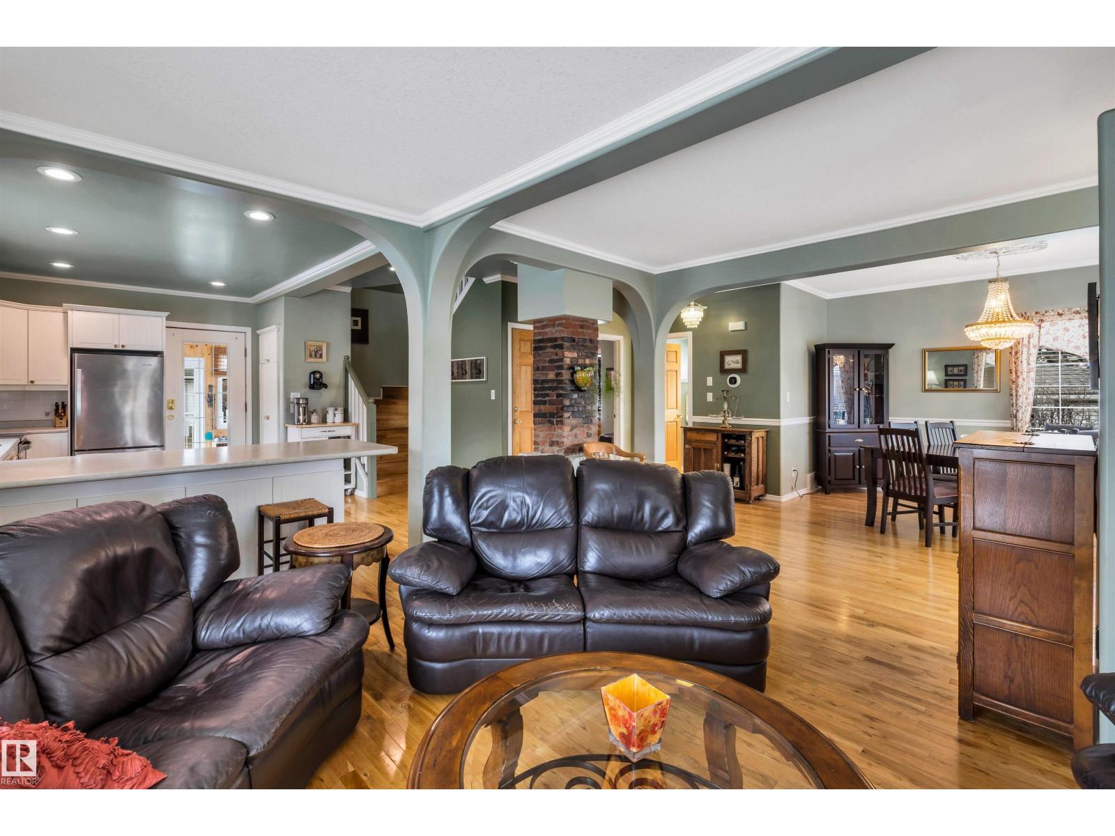 11 MADISON AV, St. Albert