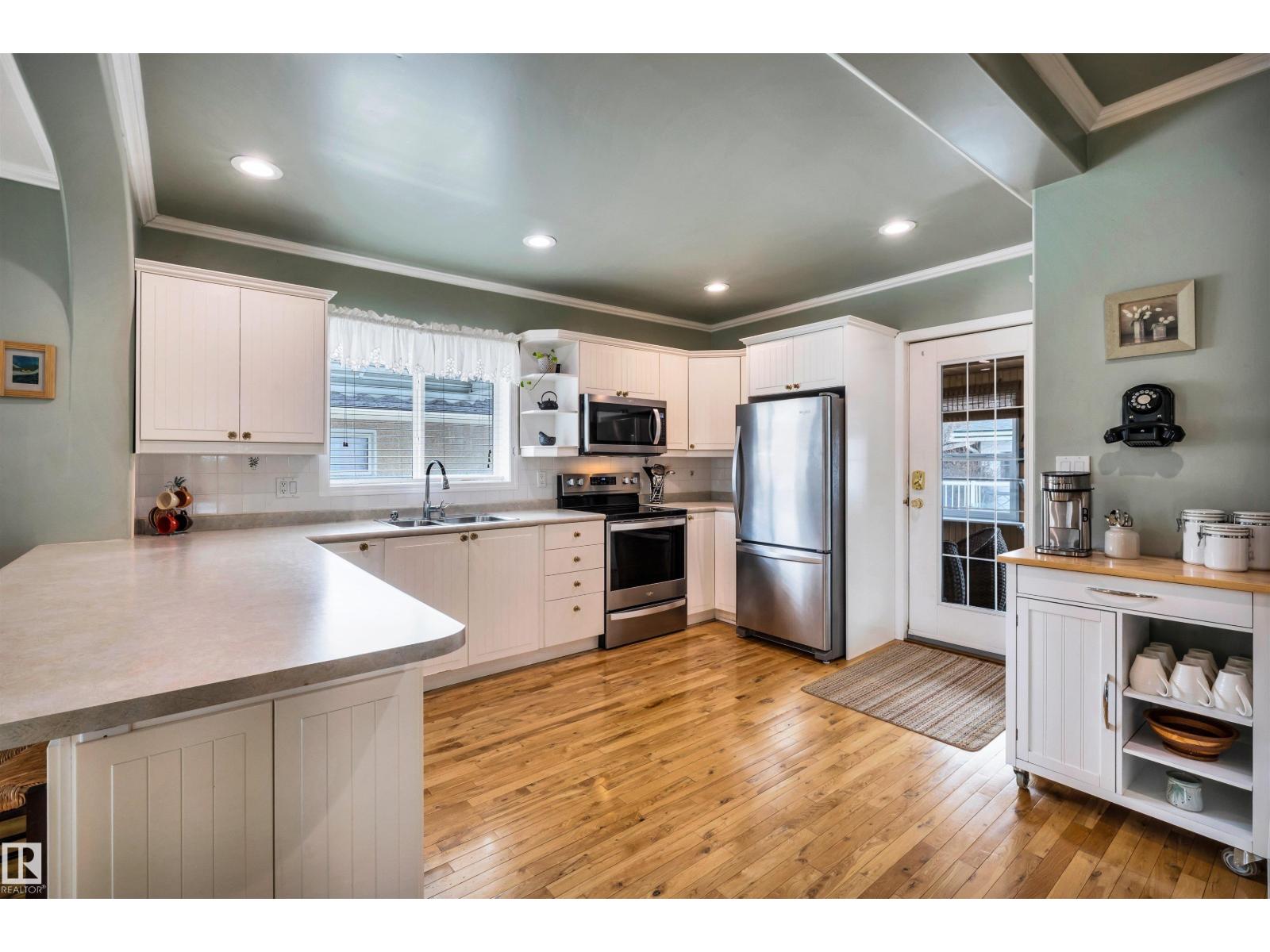 11 MADISON AV, St. Albert