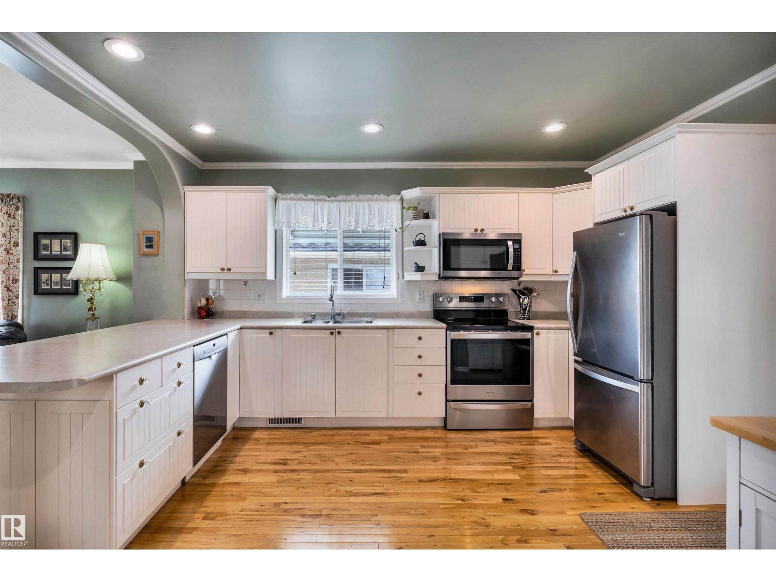 11 MADISON AV, St. Albert