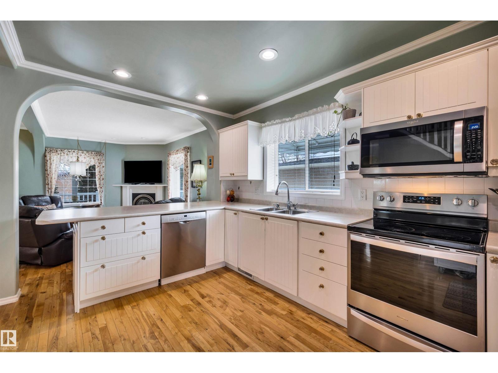 11 MADISON AV, St. Albert