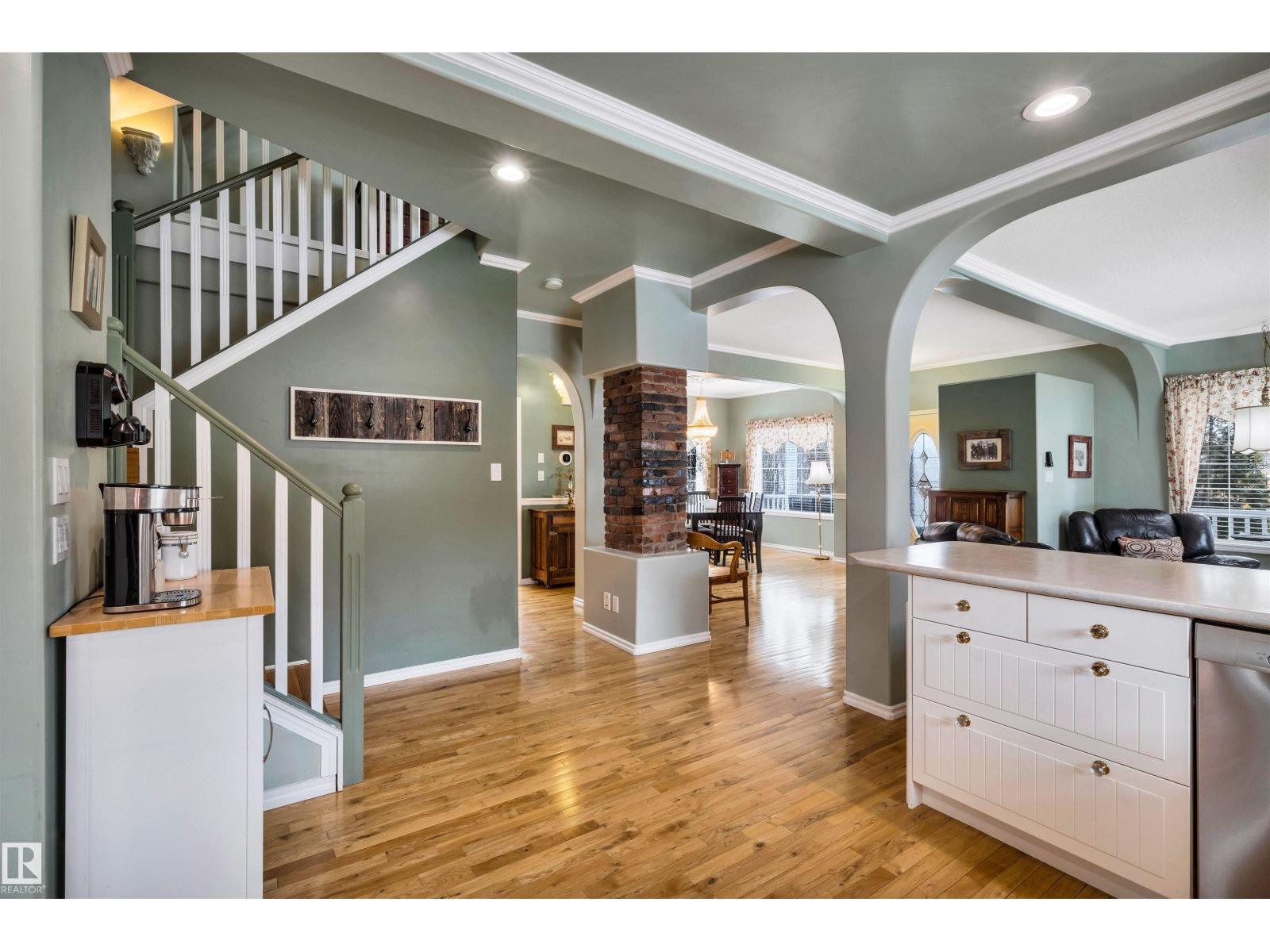 11 MADISON AV, St. Albert