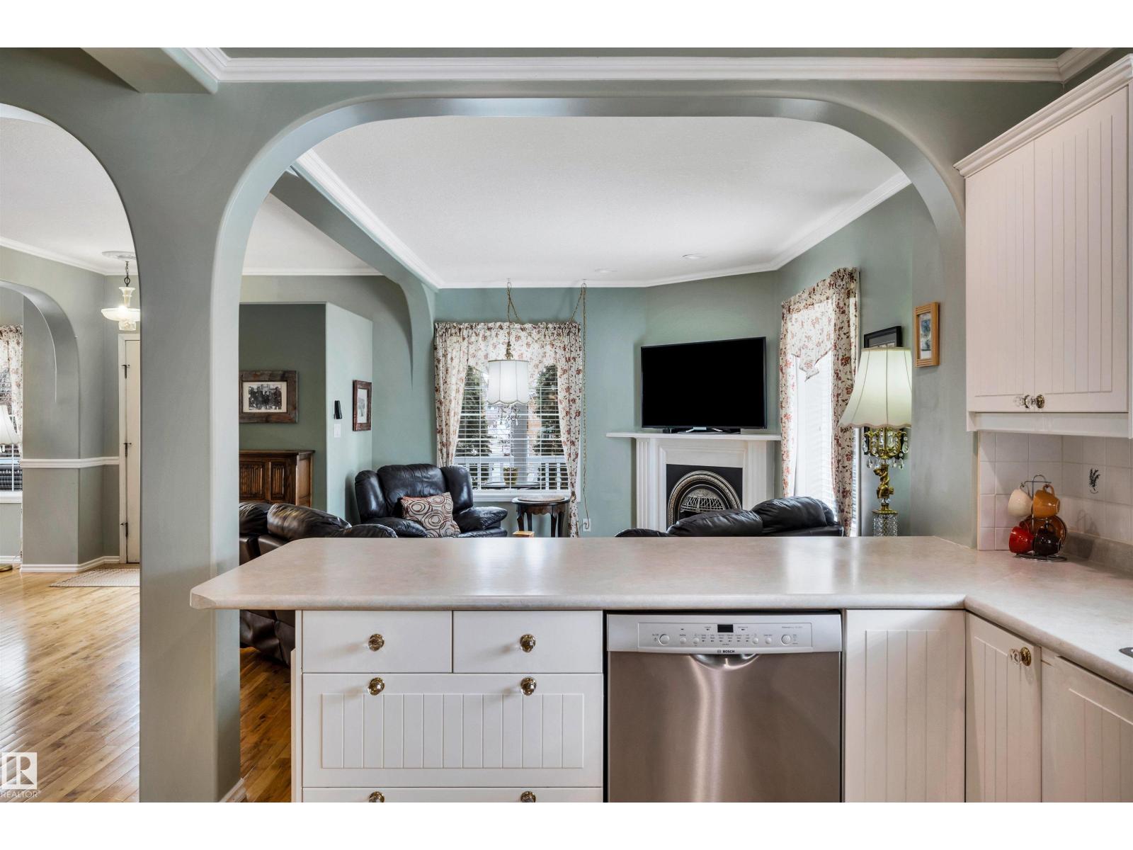 11 MADISON AV, St. Albert