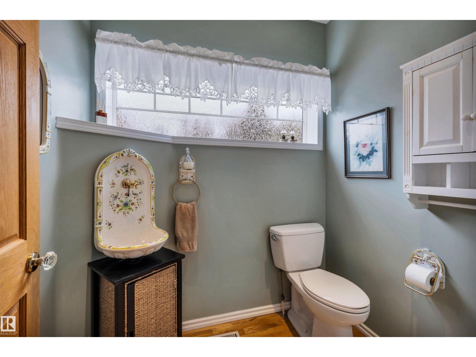 11 MADISON AV, St. Albert