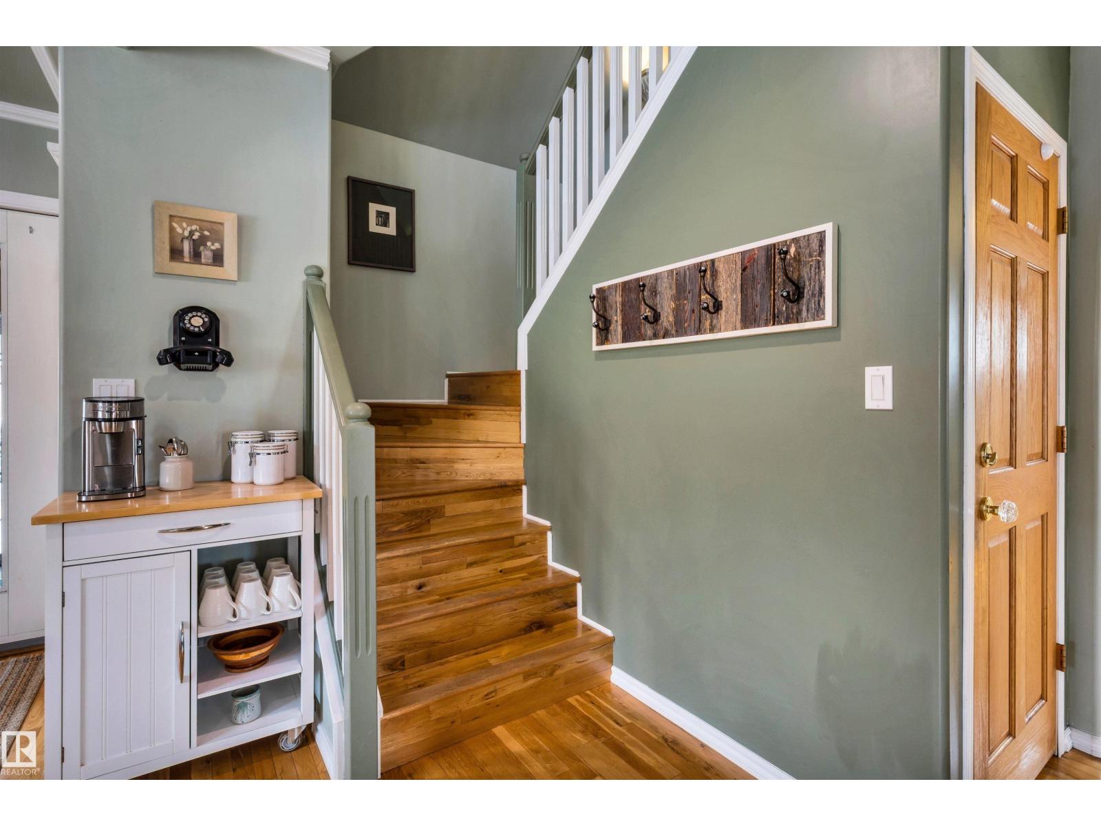 11 MADISON AV, St. Albert