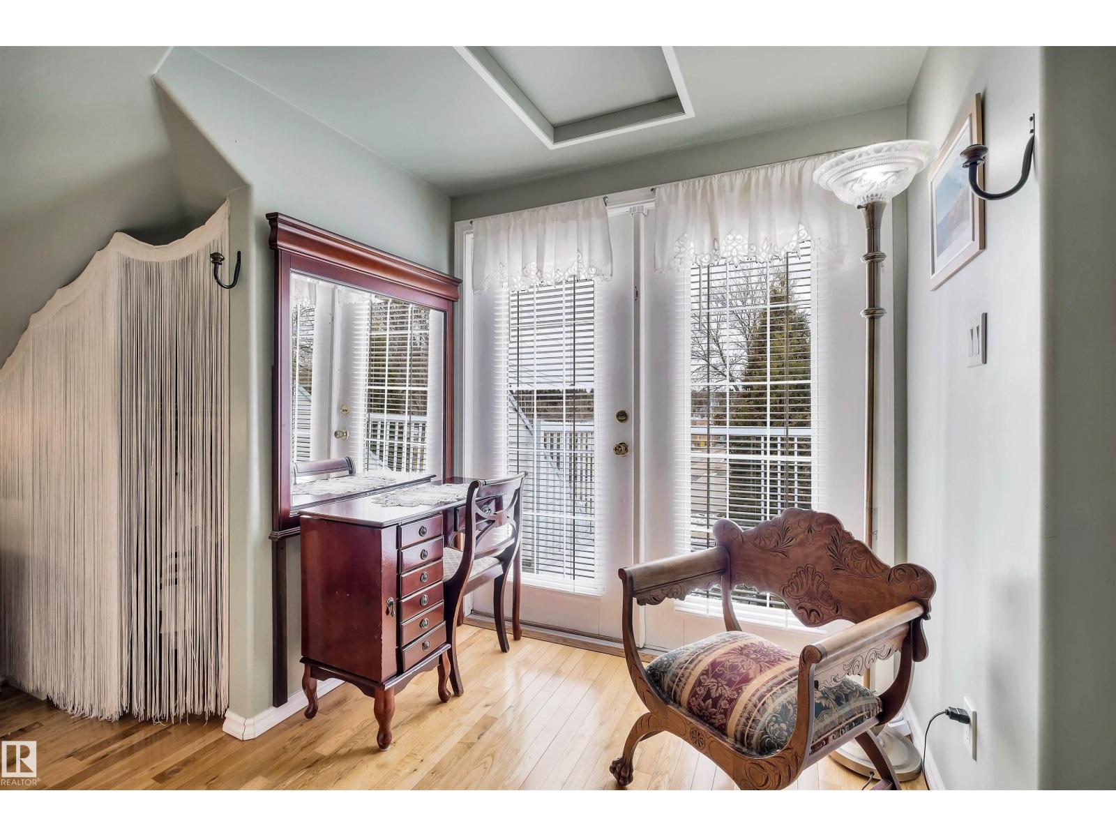 11 MADISON AV, St. Albert