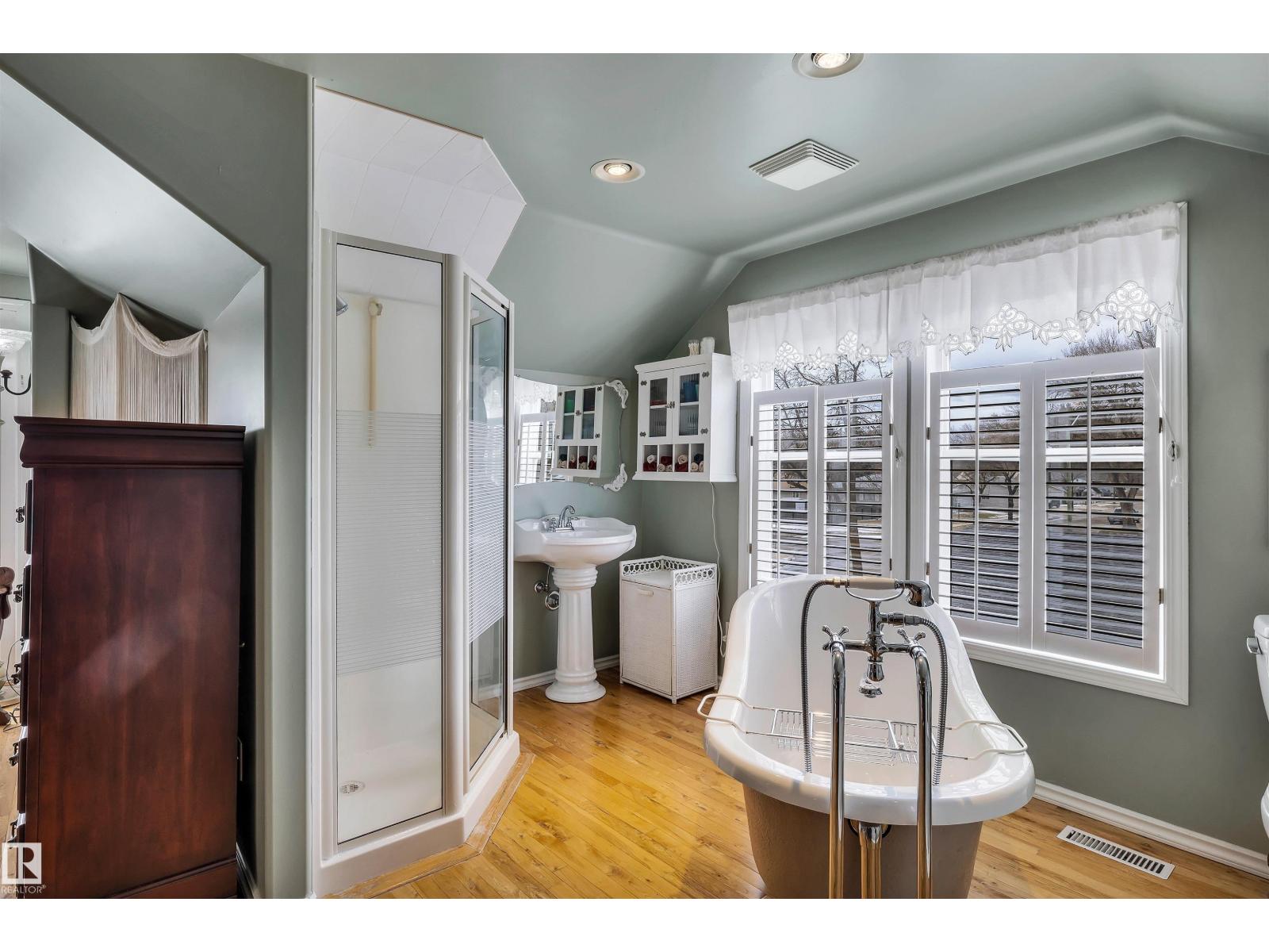 11 MADISON AV, St. Albert