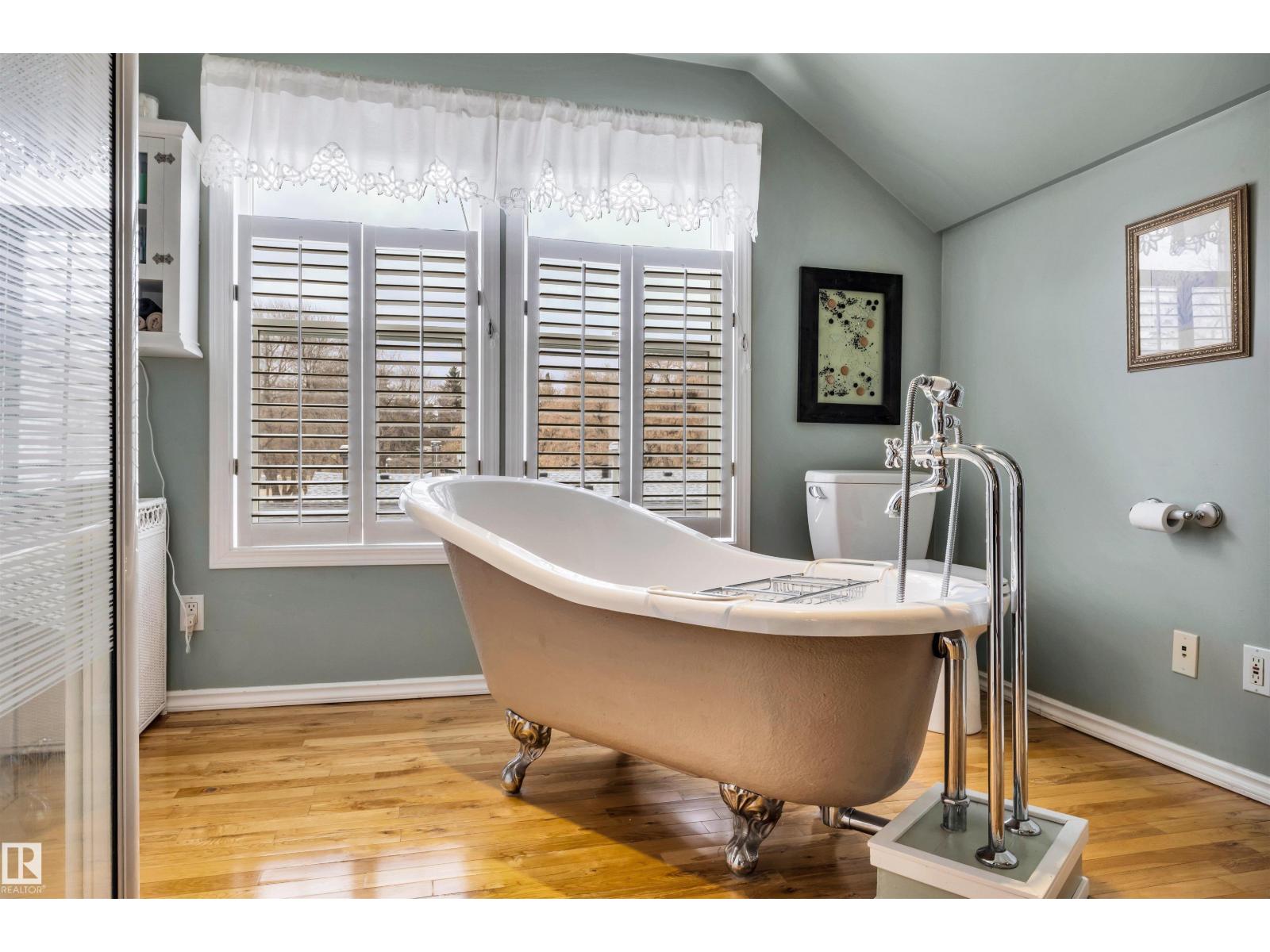 11 MADISON AV, St. Albert