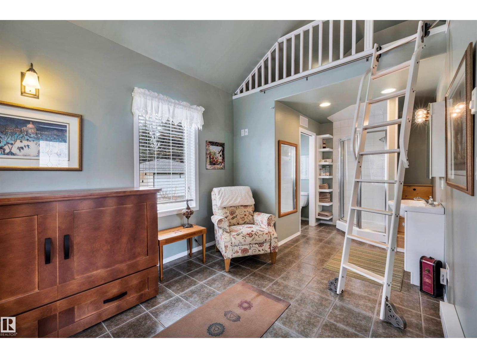 11 MADISON AV, St. Albert