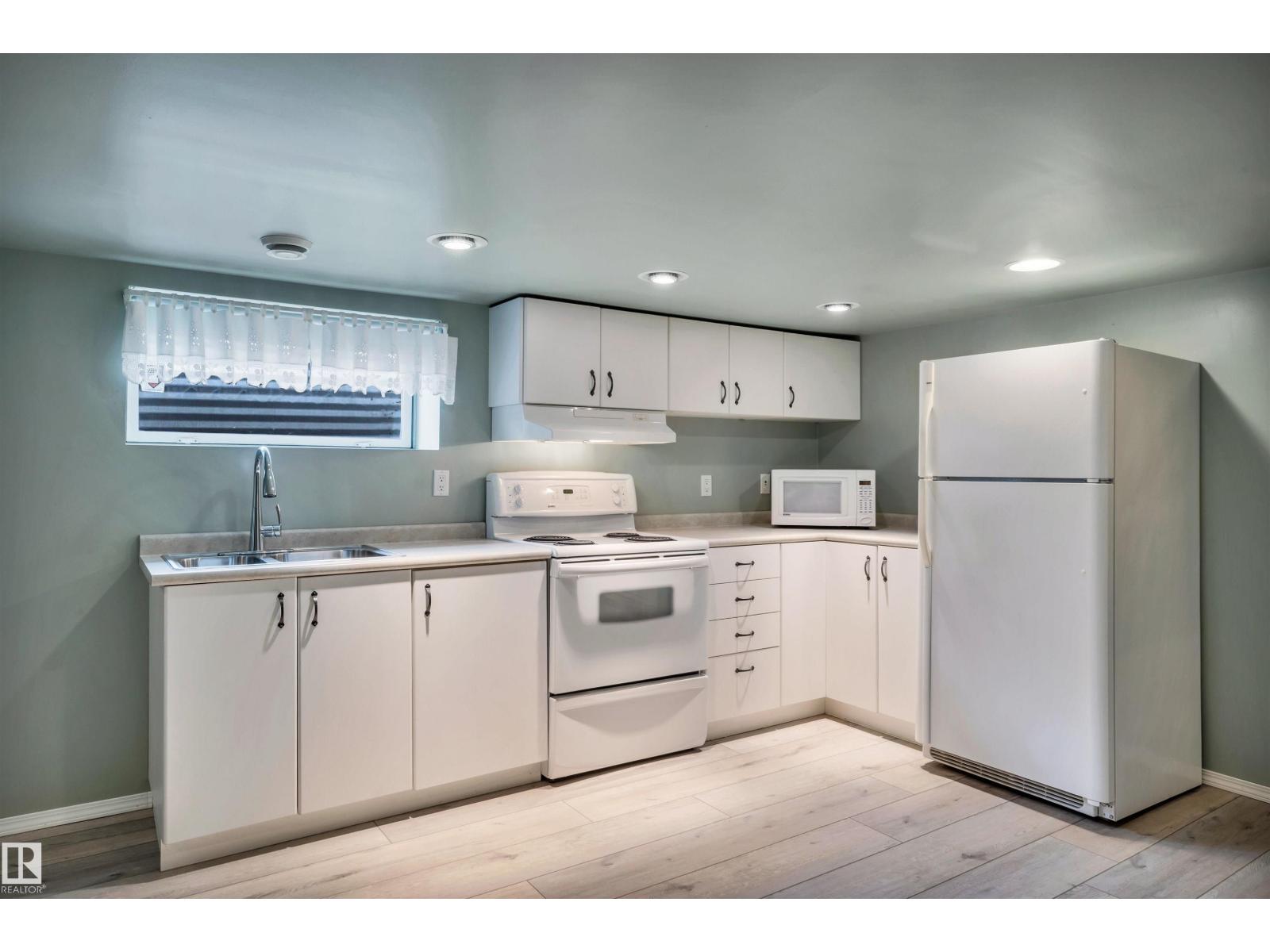 11 MADISON AV, St. Albert