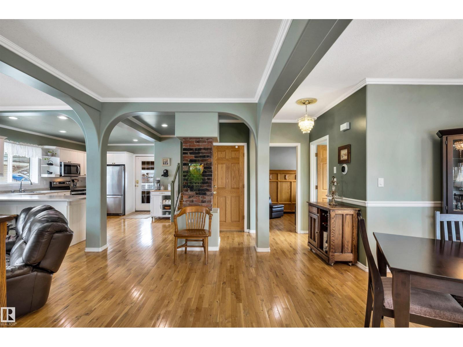 11 MADISON AV, St. Albert