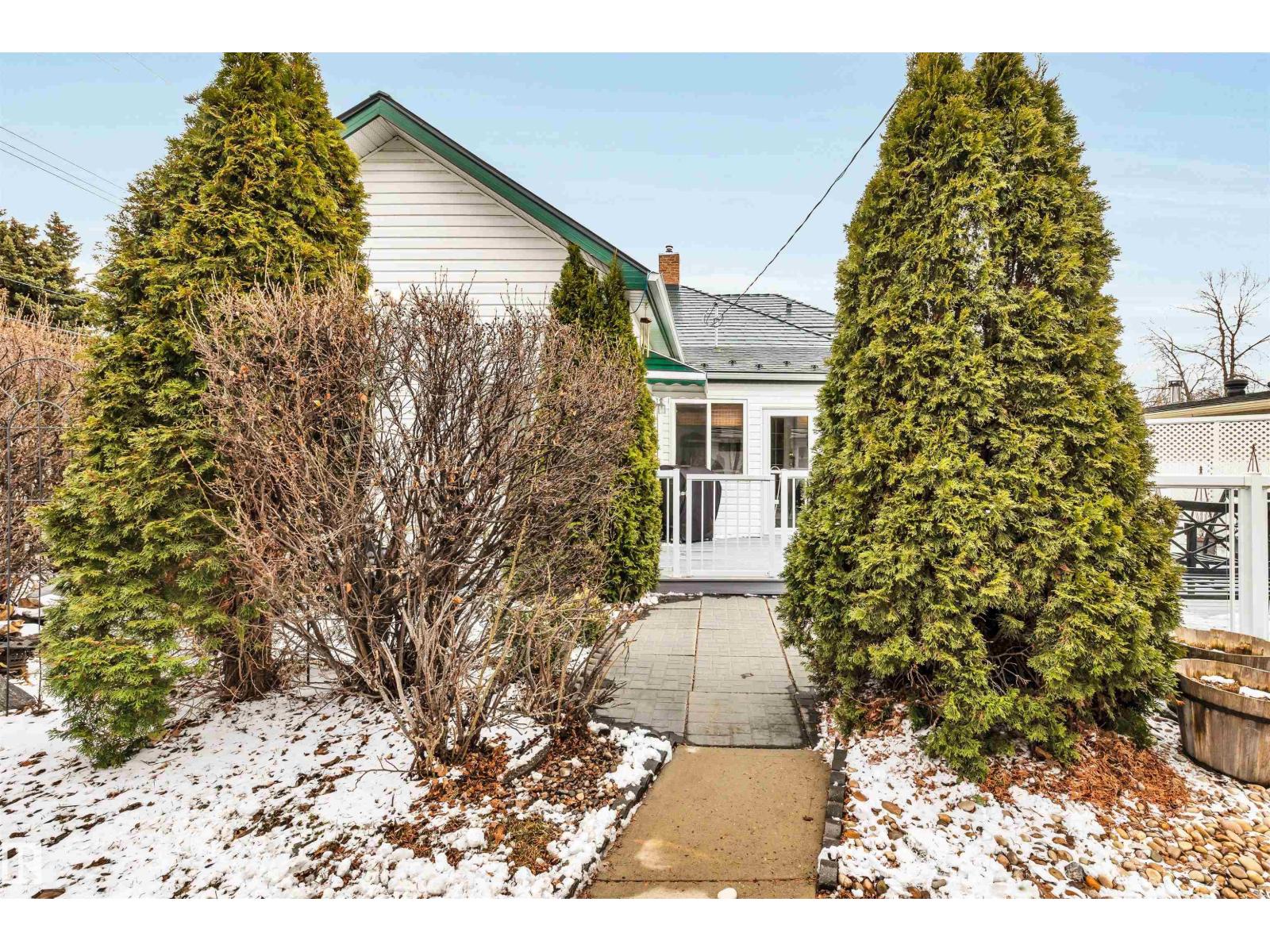 11 MADISON AV, St. Albert