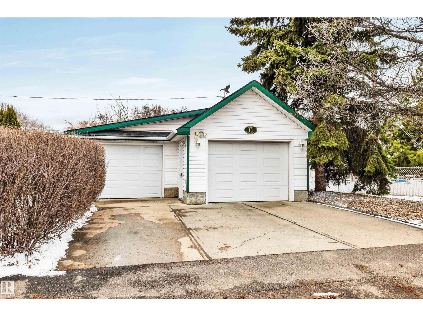 11 MADISON AV, St. Albert