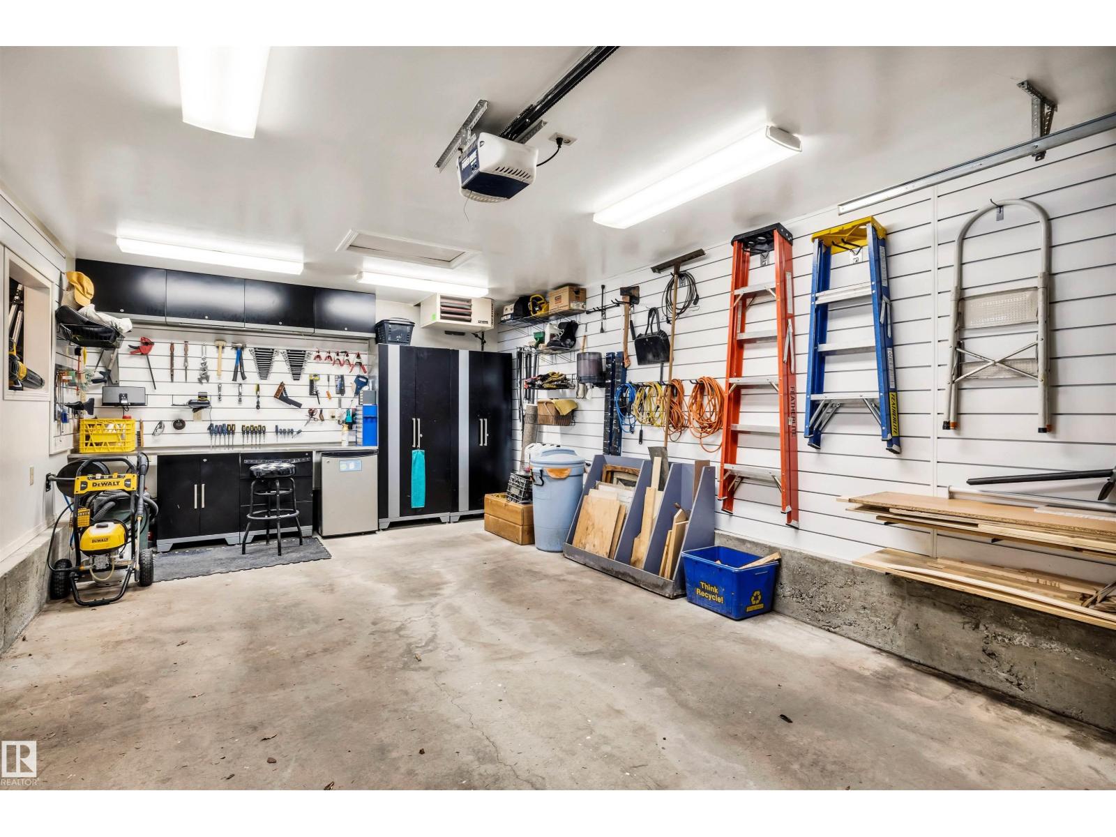 11 MADISON AV, St. Albert