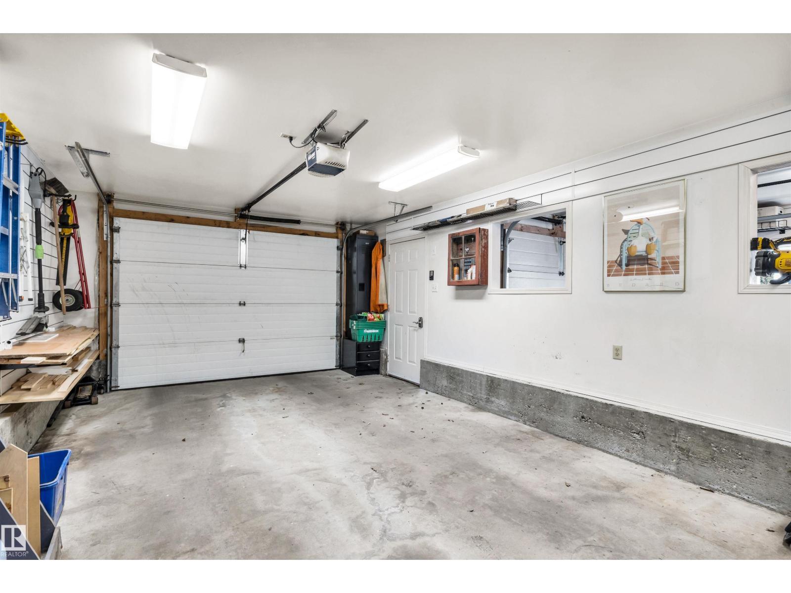 11 MADISON AV, St. Albert