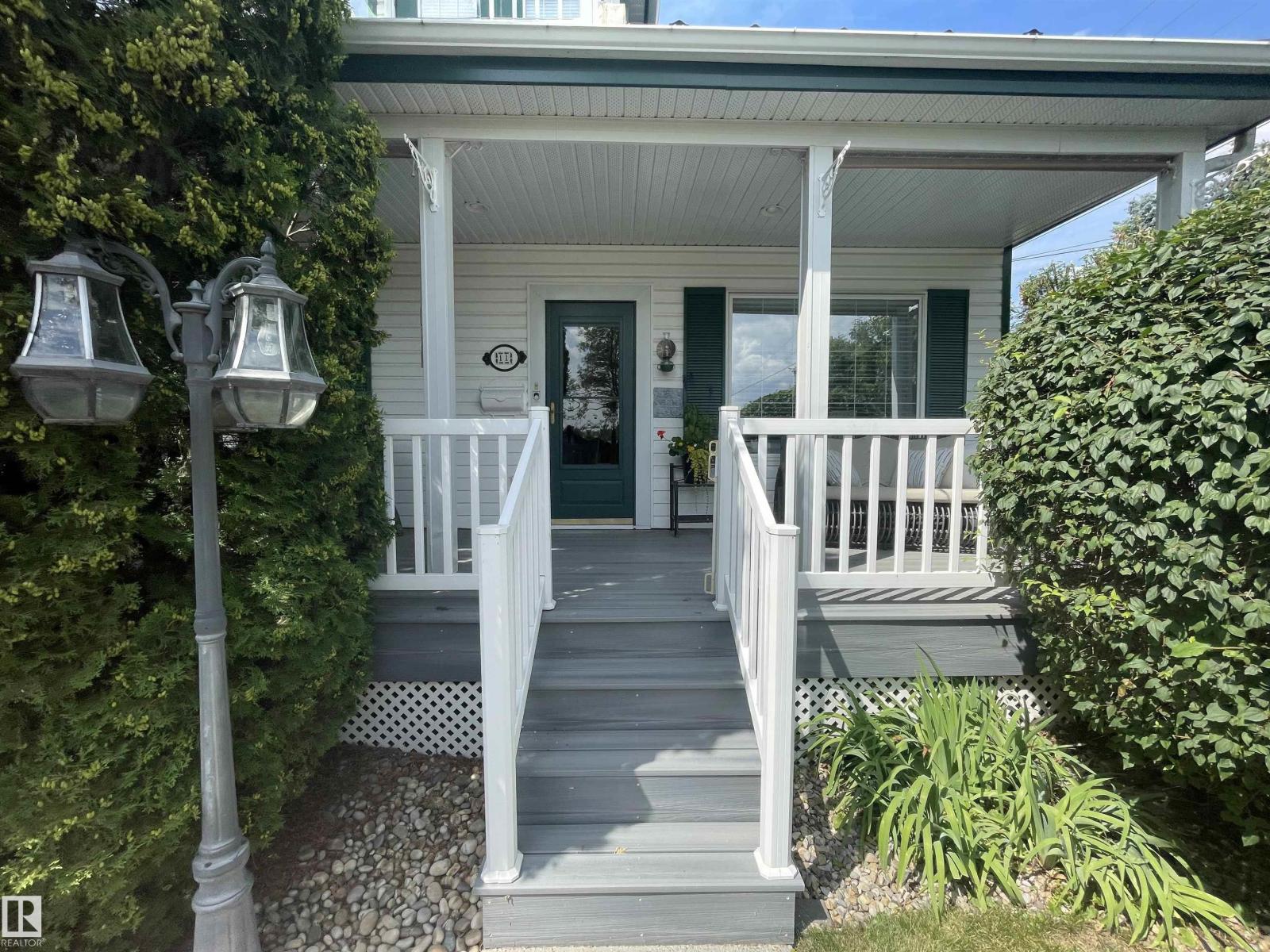 11 MADISON AV, St. Albert