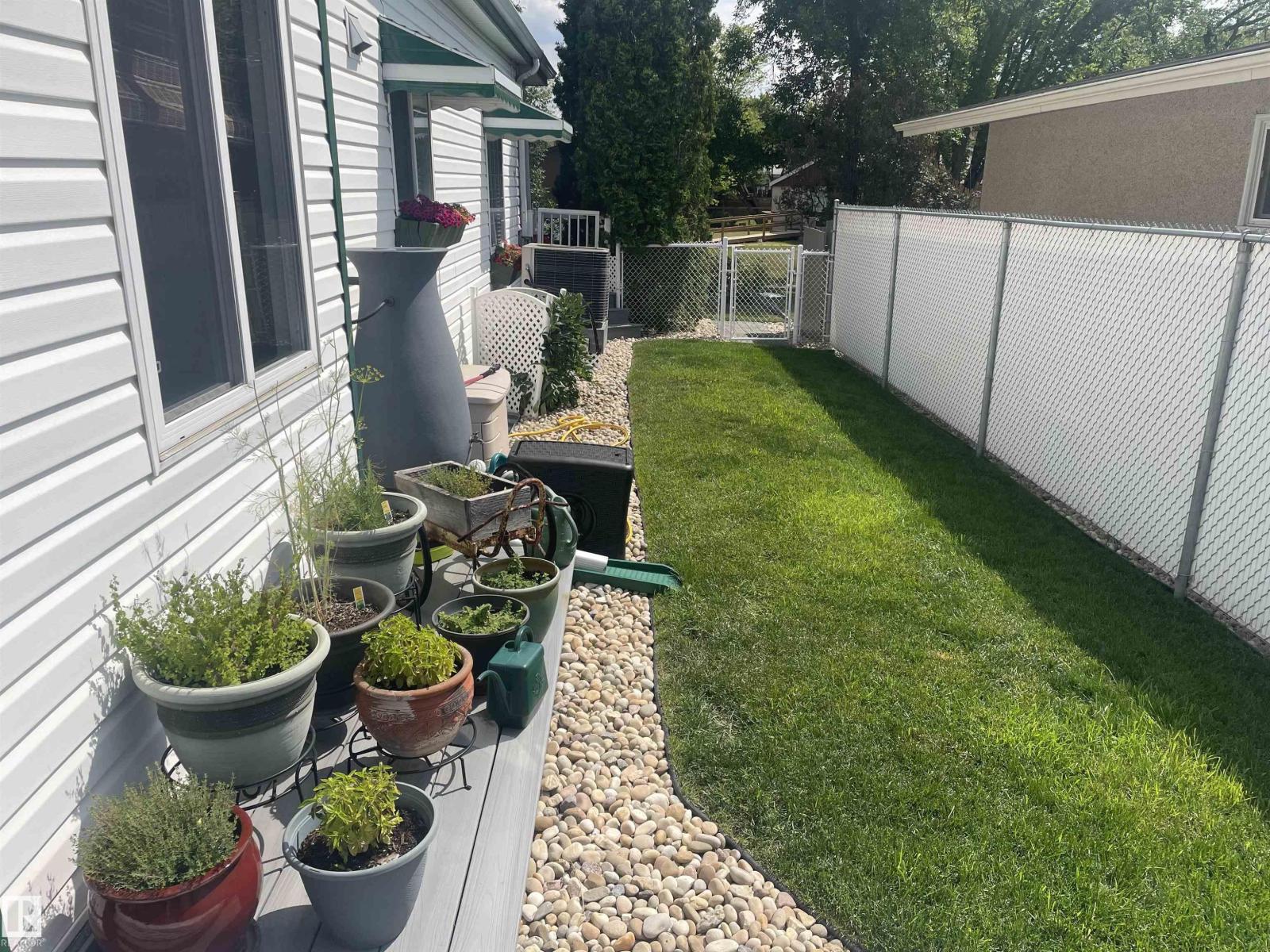 11 MADISON AV, St. Albert