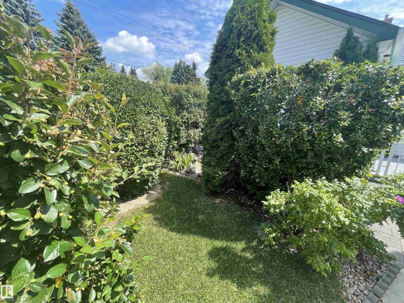 11 MADISON AV, St. Albert