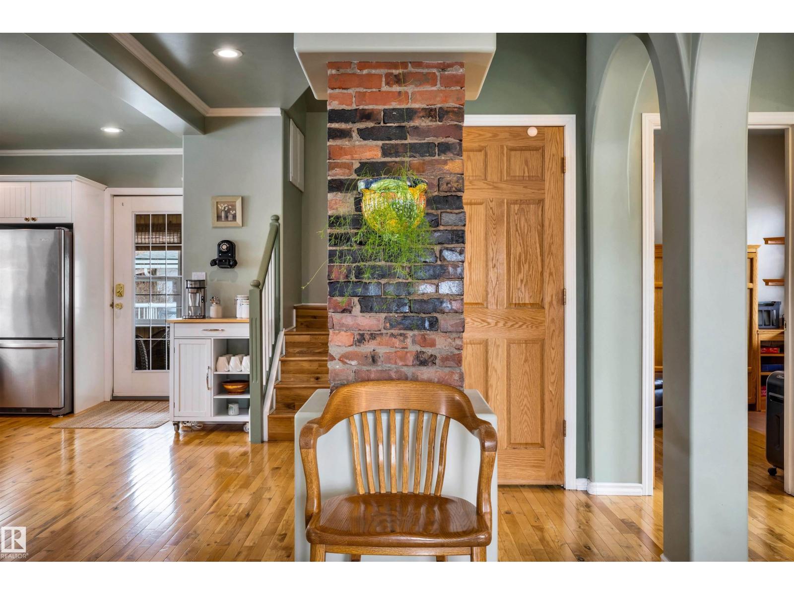 11 MADISON AV, St. Albert