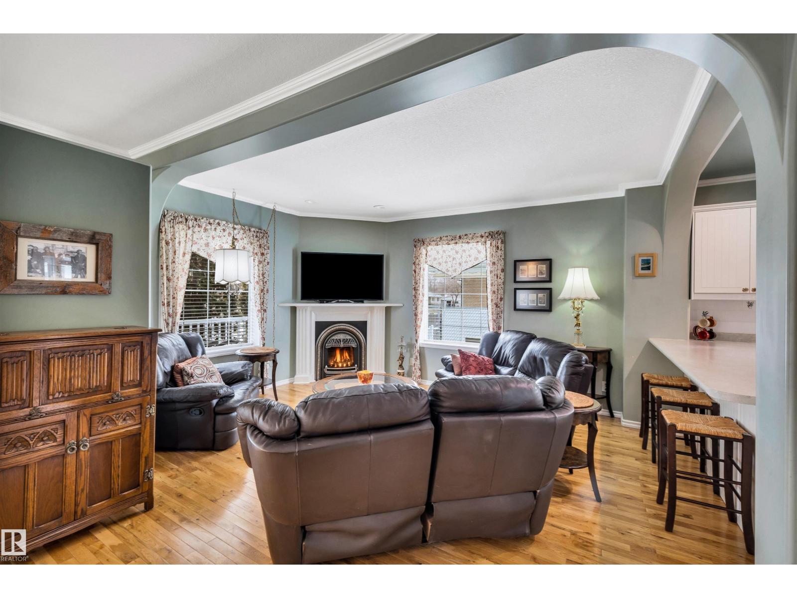 11 MADISON AV, St. Albert